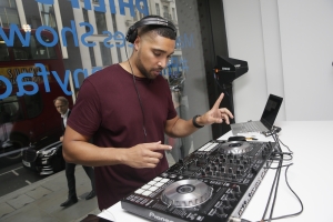 Marcus Bronzy x Philips