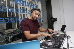 Marcus Bronzy x Philips